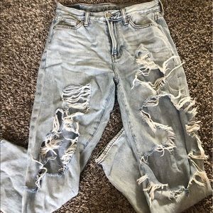 American Eagle | Distressed Mom Jeans